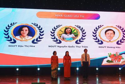 THẦY GIÁO HOÀNG HÀO VINH DỰ NHẬN DANH HIỆU NHÀ GIÁO ƯU TÚ